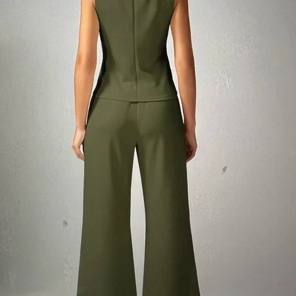 Sleeveless Two Piece Outfit - Picture 3 of 6